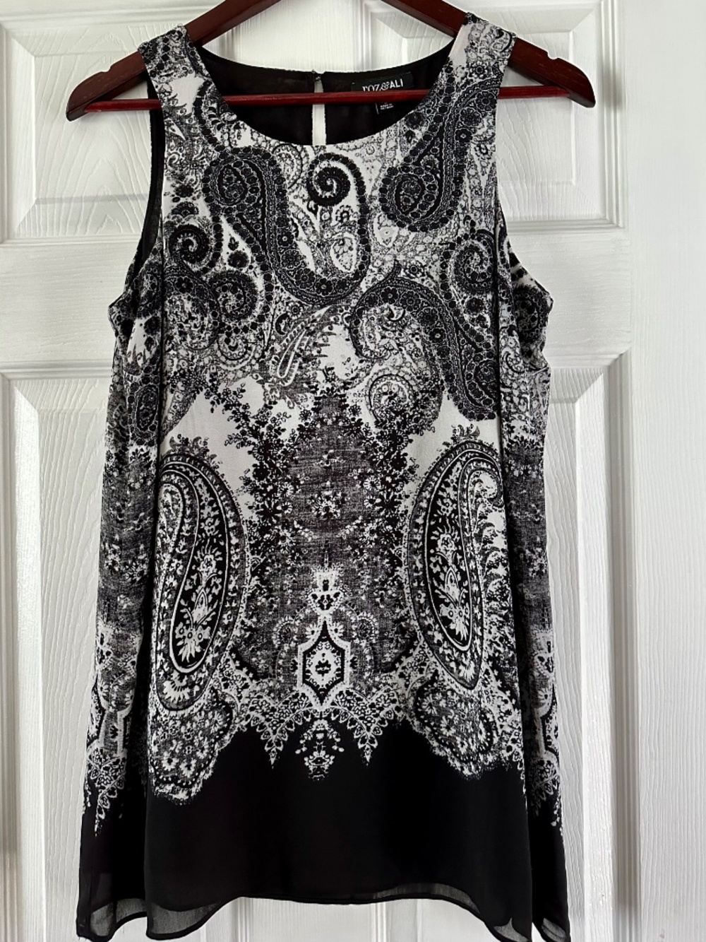 Roz & Ali Black and White Paisley Lined Sleeveless Tunic Size S NWOT